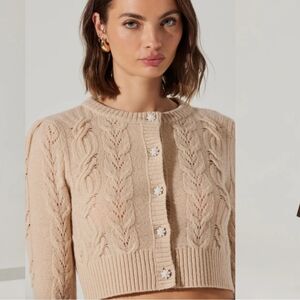 Astr the Label Cable Knit Pearl Button Cropped Cardigan Sweater Tan SZ M